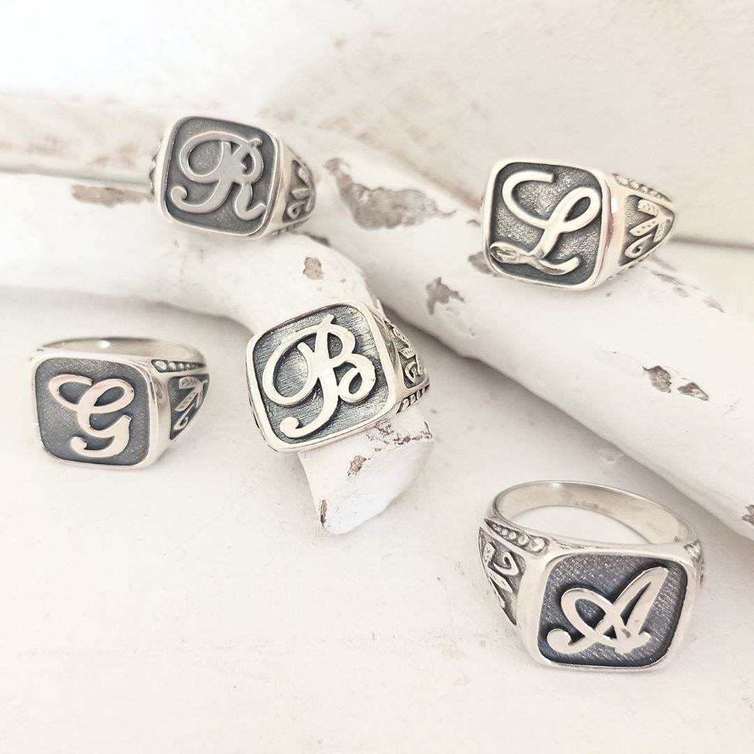 Anello iniziale - AN523 - Spadarella Gioielli