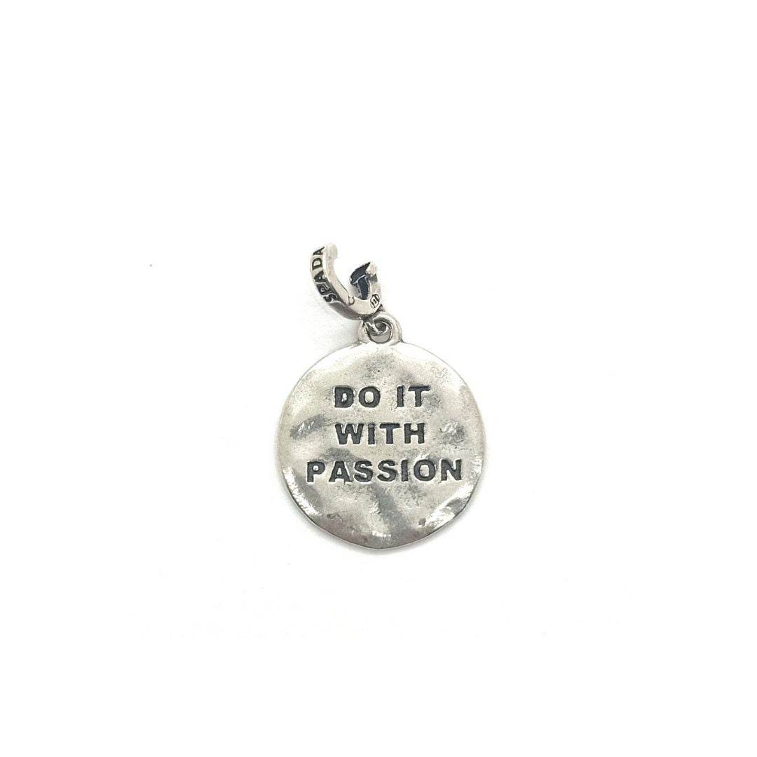 Charm targhetta Do it with passion - CIC13 - Spadarella Gioielli