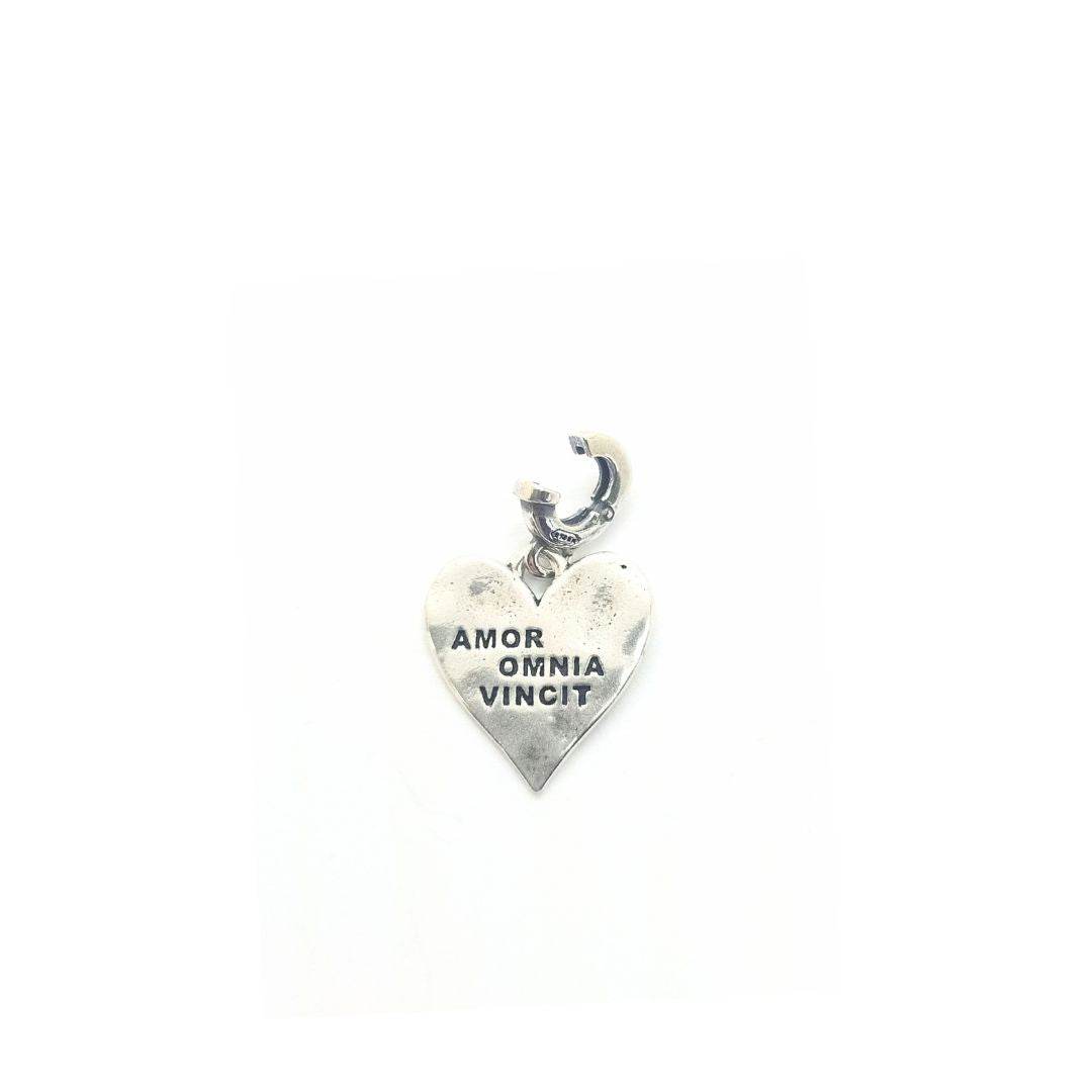 Charm cuore Amor omnia vincit - CIC20 - Spadarella Gioielli