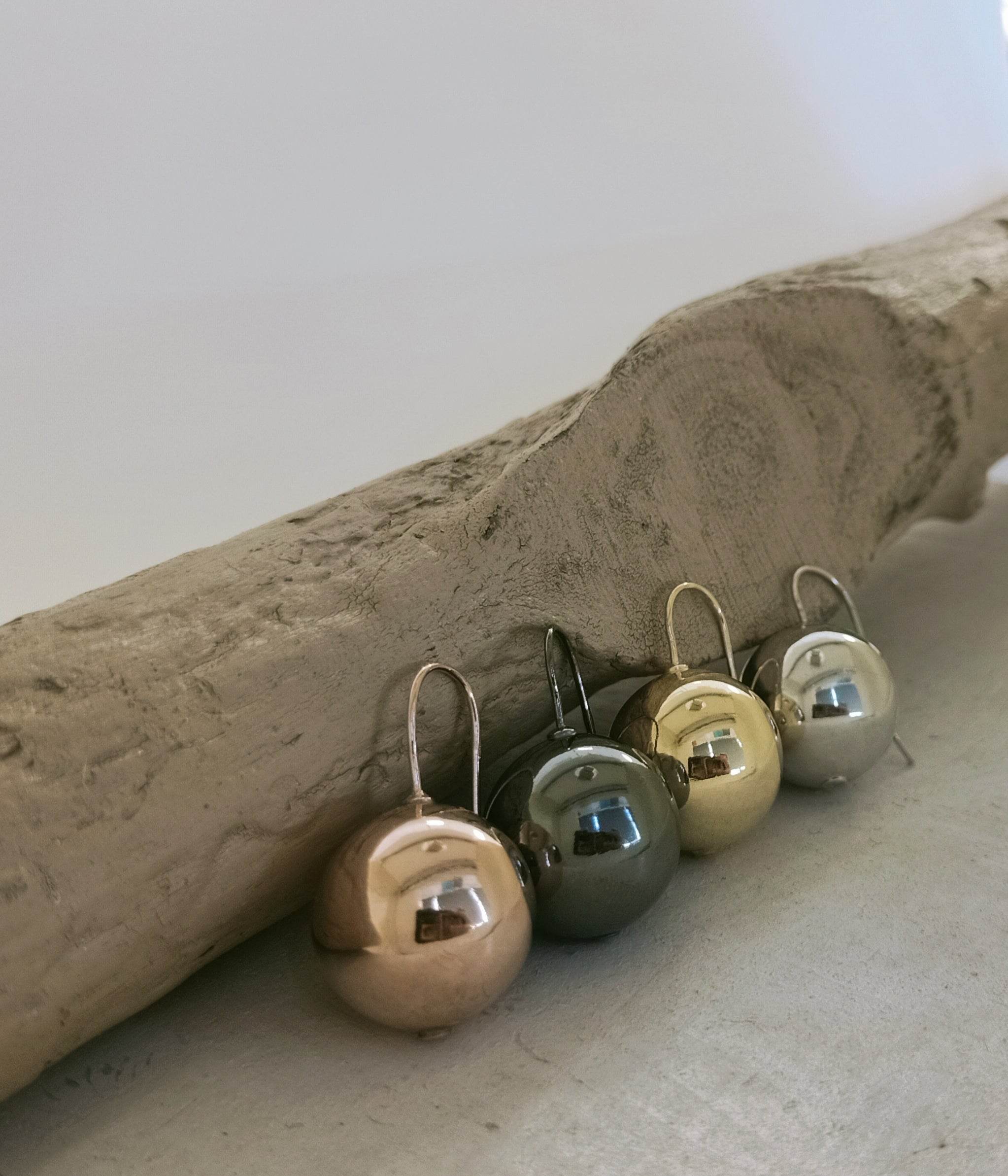 Orecchini pendenti sfera - OR767 - Spadarella Gioielli
